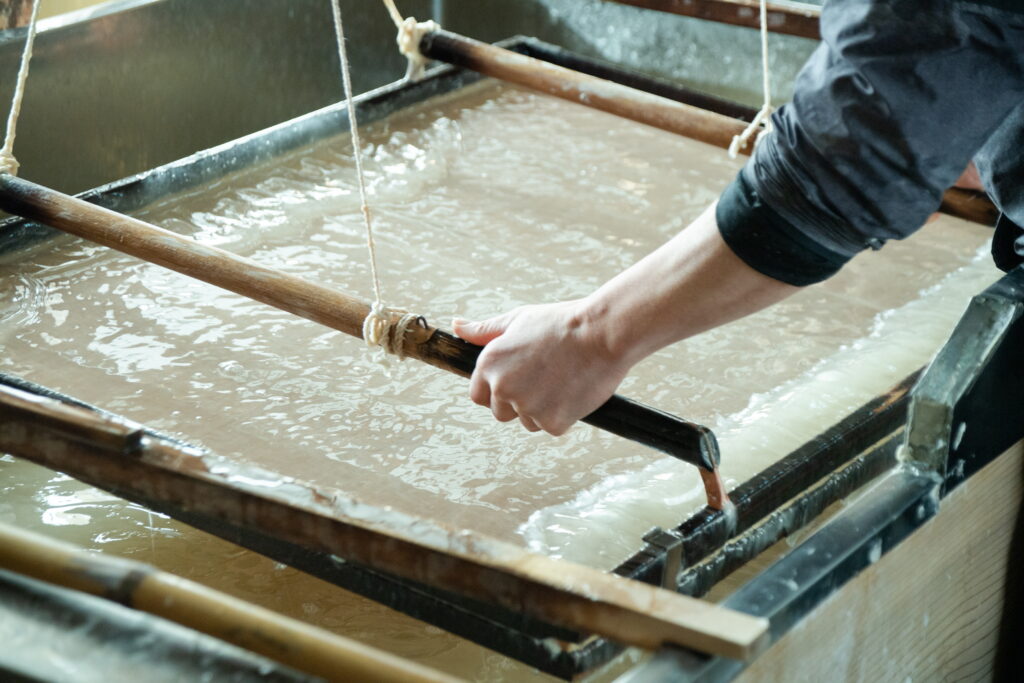 【Participants wanted】 The handmade Japanese paper-making experience tour